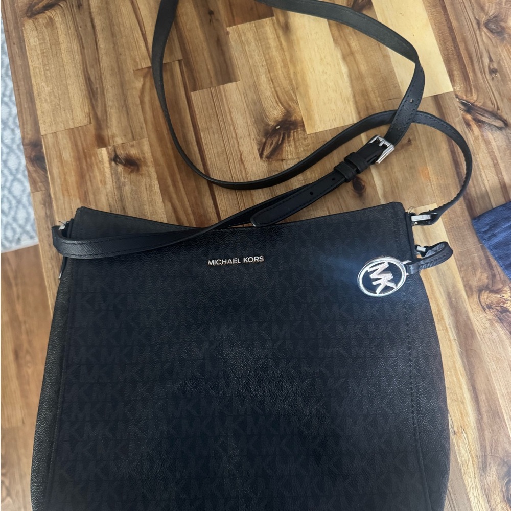Michael Kors Black Signature Shoulder crossbody Bag
